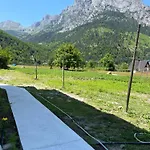 Bujtina Izet Selimaj Gasthuis 3*