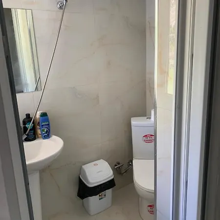 Bujtina Izet Selimaj בית הארחה 3*