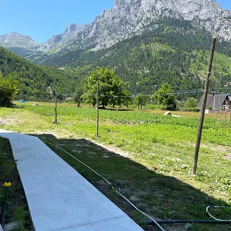 Bujtina Izet Selimaj بيت ضيافة 3*