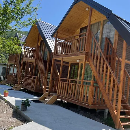 Bujtina Izet Selimaj Gasthuis 3*