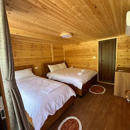 Bujtina Izet Selimaj Gasthuis 3*