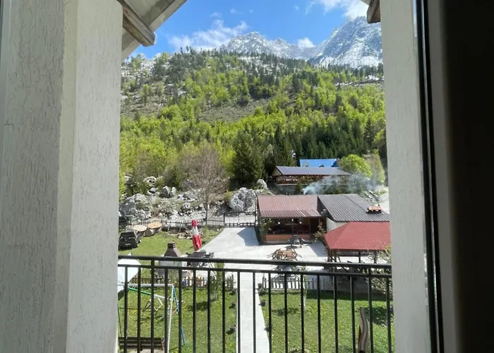 Bujtina Izet Selimaj 招待所 瓦勒博内